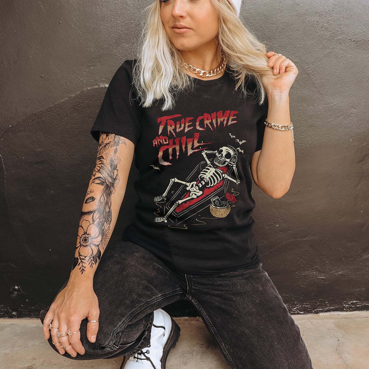 TRUE CRIME AND CHILL SKULL AND COFFIN WOMEN'S T-SHIRT