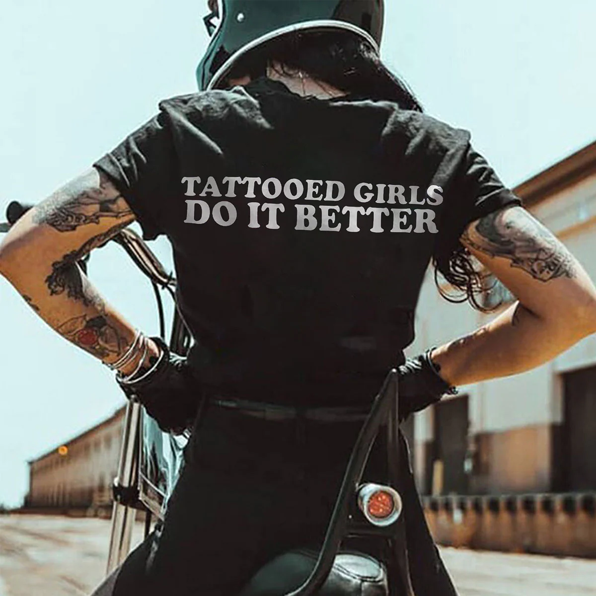 TATTOOED GIRLS DO IT BETTER LETTERS PRINTED T-SHIRT