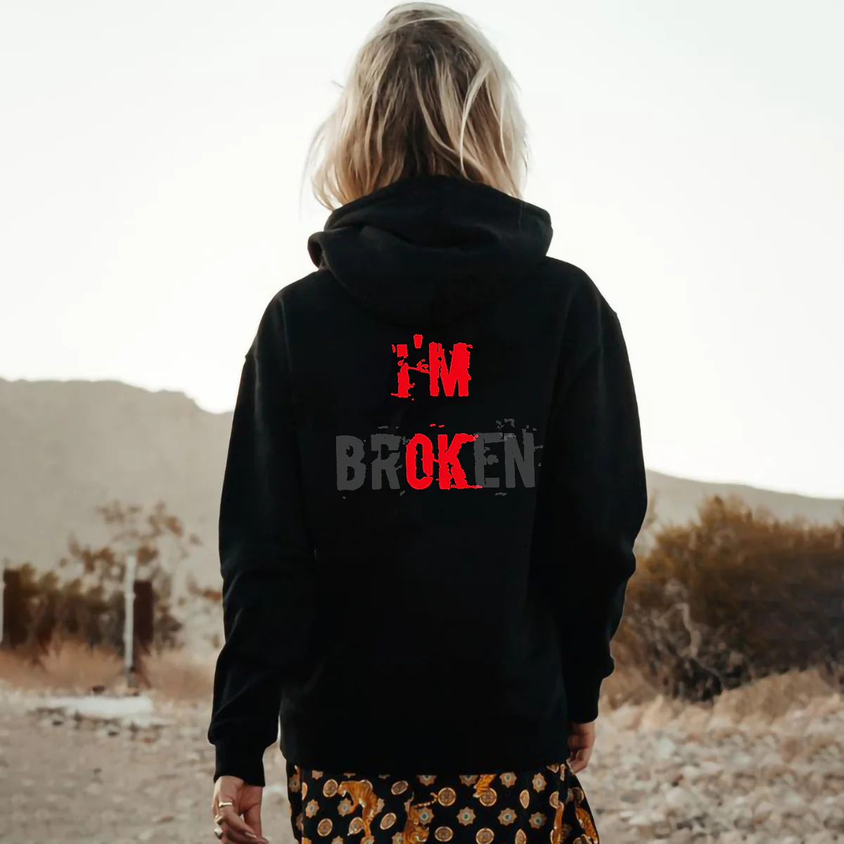 I'M BROKEN SLOGAN PRINTED HOODIE